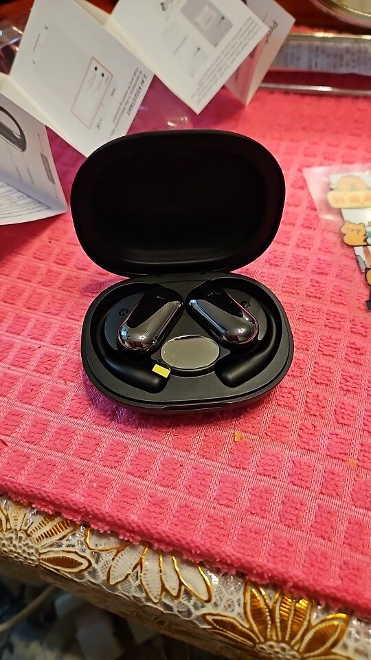 Customer photo: UYUXIO earbuds in daily use